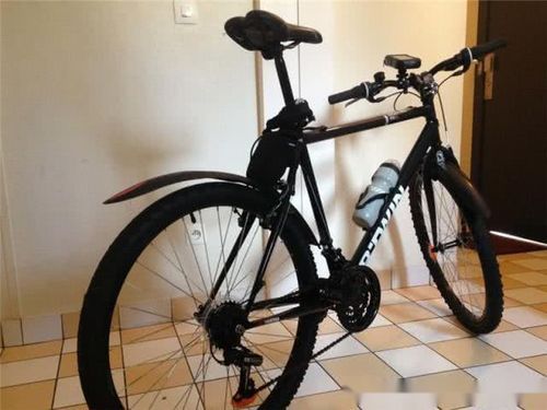 原創(chuàng) 寶馬撞壞自行車,扔500就想了事,自行車主 準(zhǔn)備賣車吧